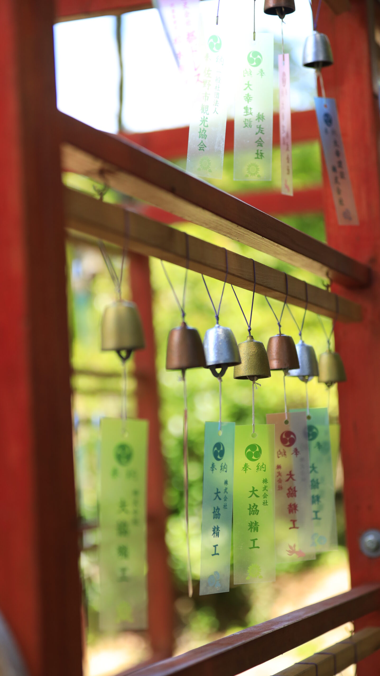 唐沢山神社でこちらを向く綺麗な金属製風鈴
