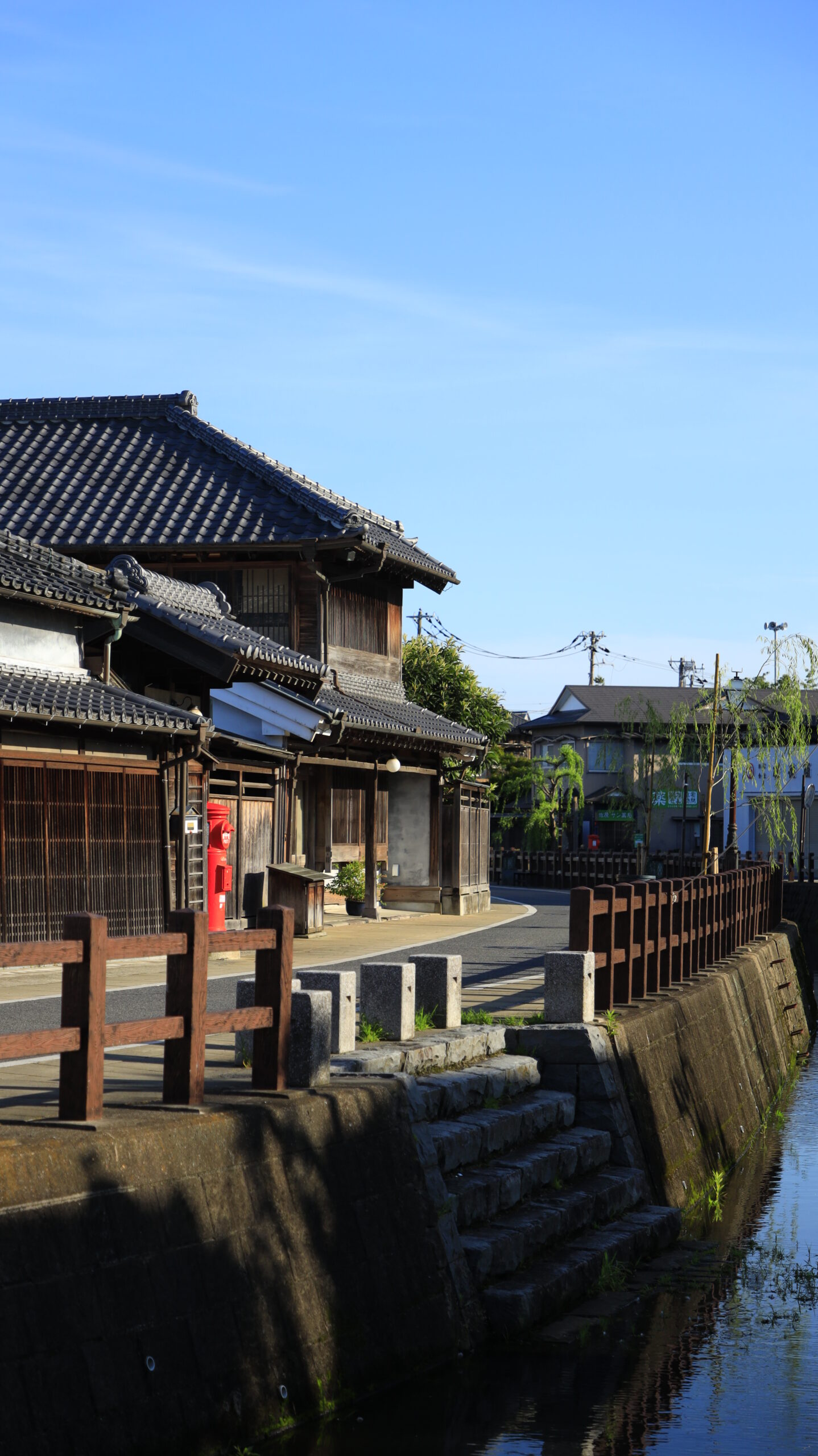 佐原の町並みの早朝、小野川沿いに残る歴史的でレトロな街並み