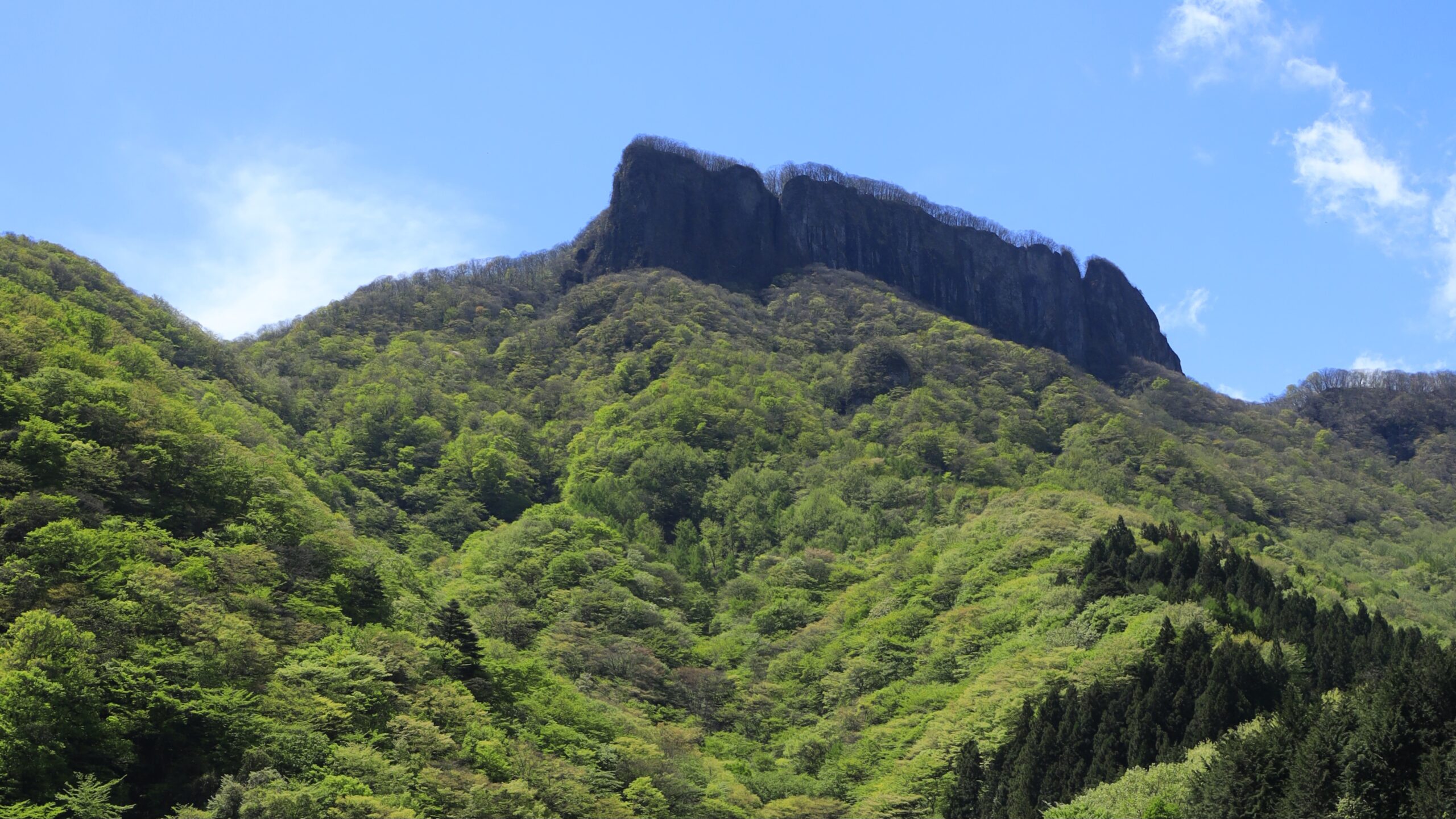 荒船山｜艫岩の断崖と独特の山容が美しい群馬・長野県境の絶景スポット